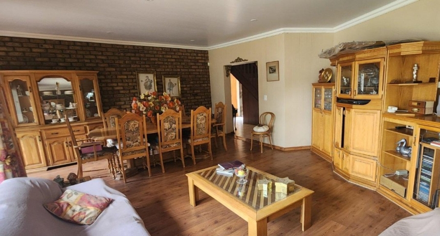 5 Bedroom Property for Sale in Irene Park North West